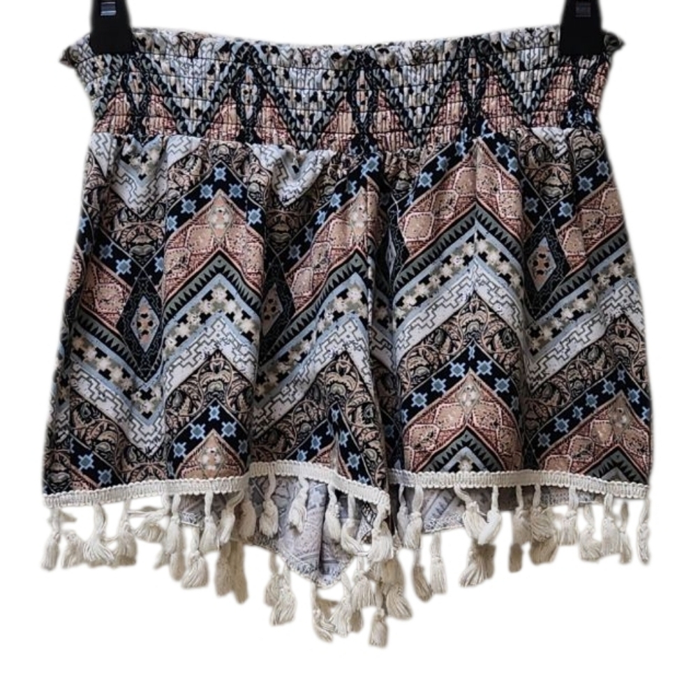 NO COMMENT Fringe Bottom Shorts Elastic Waist Band Size Medium